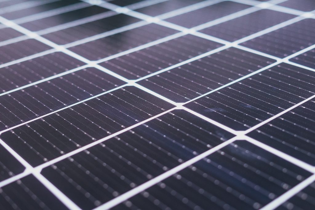 Paneles fotovoltaicos para la generación de electricidad en viviendas sostenibles